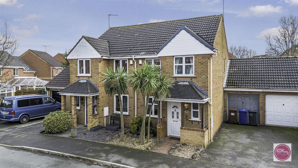 Property photo 1 of 27 Moncreiff Drive, Stretton (1).Jpg