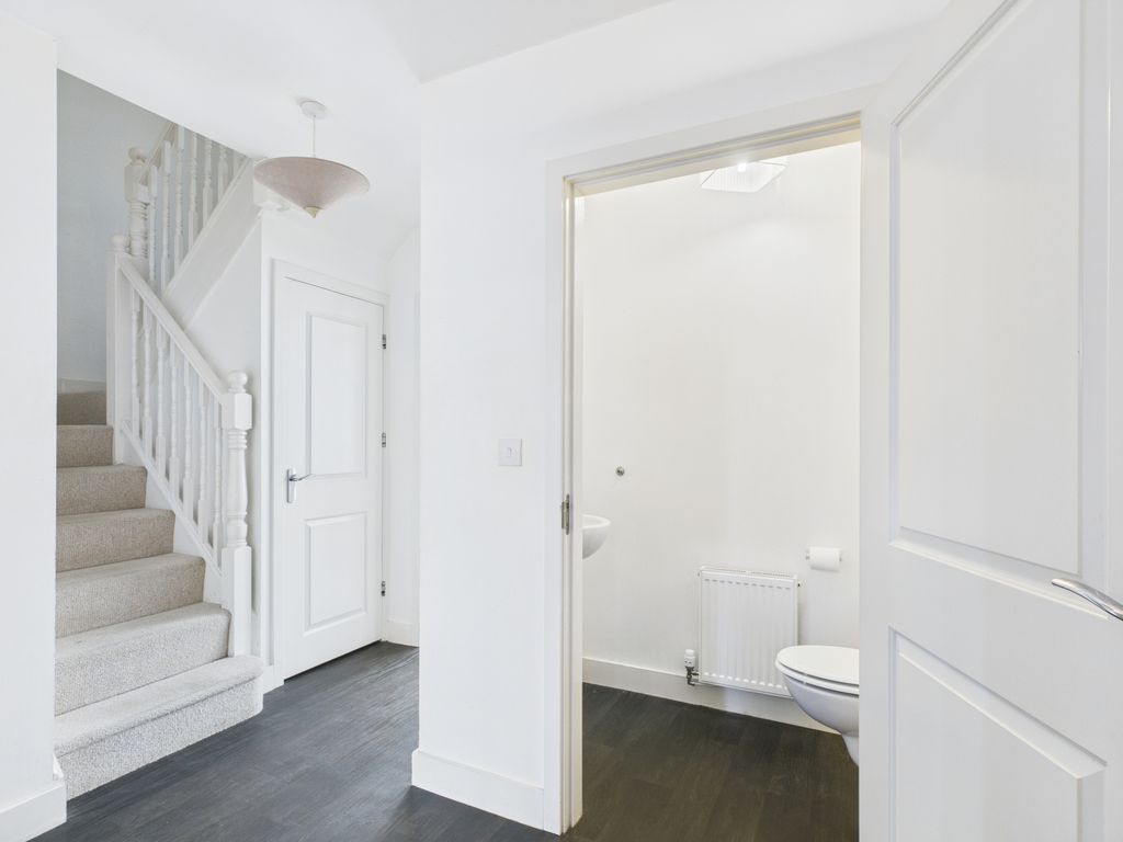 Property photo 3 of 18 Entrance Hall