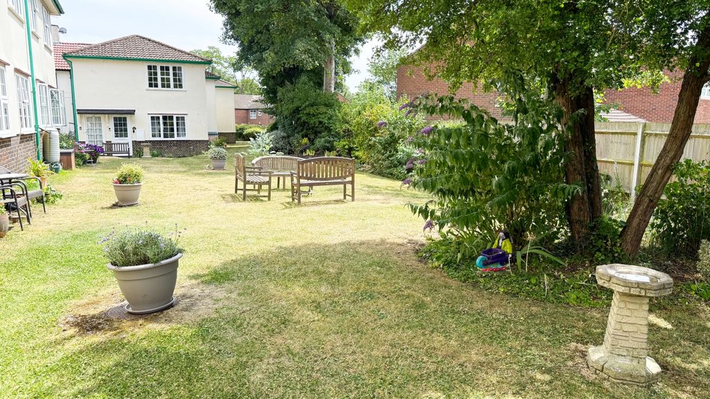 Property photo 3 of 13 Gardens