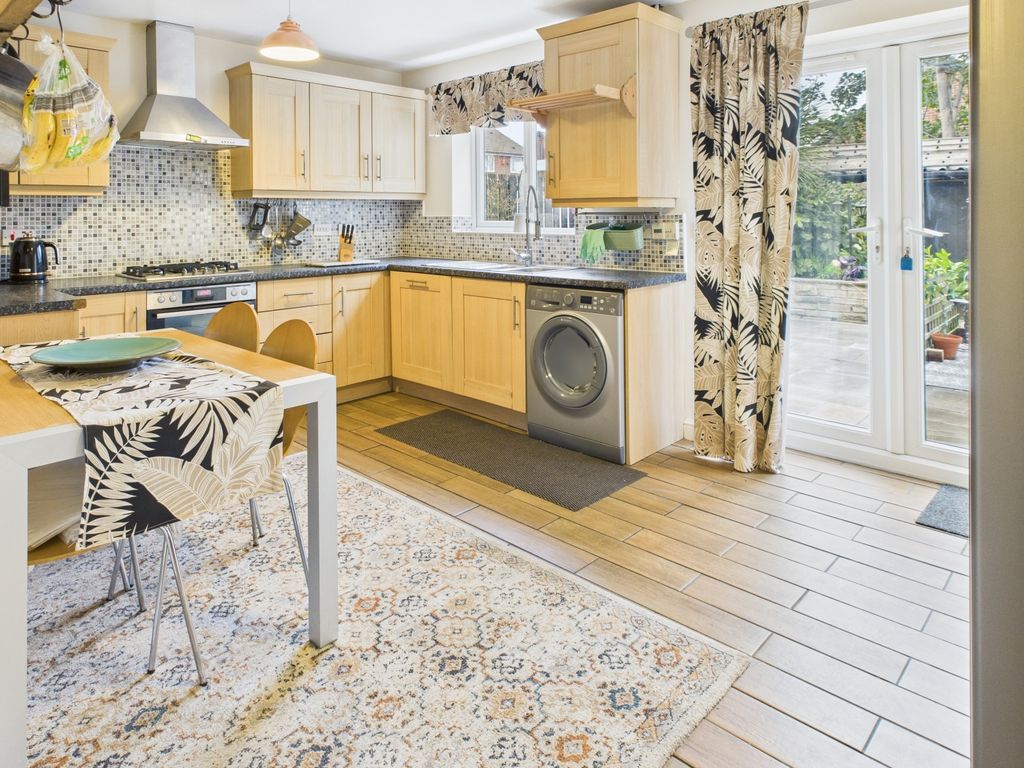 Property photo 3 of 36 Cam04233G0-Pr0033-Still007