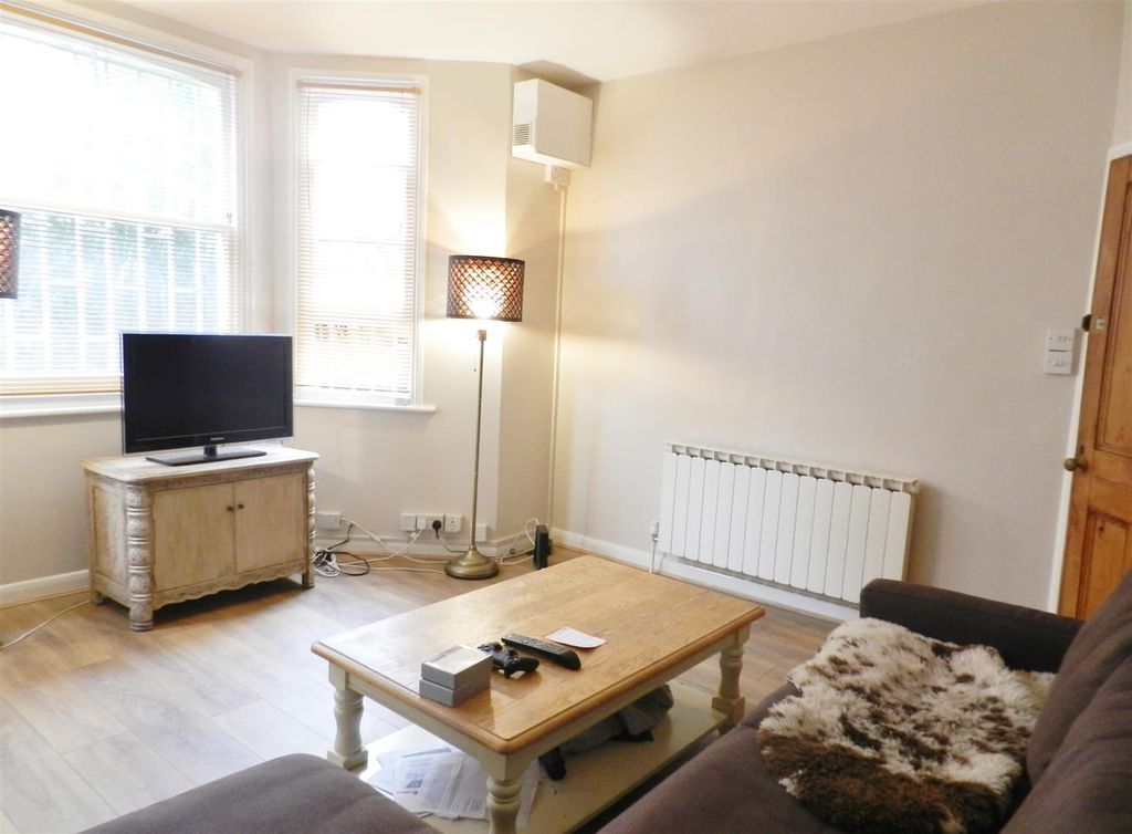 Property photo 3 of 10 Reception, Lurline Gardens, Eden Harper Battersea