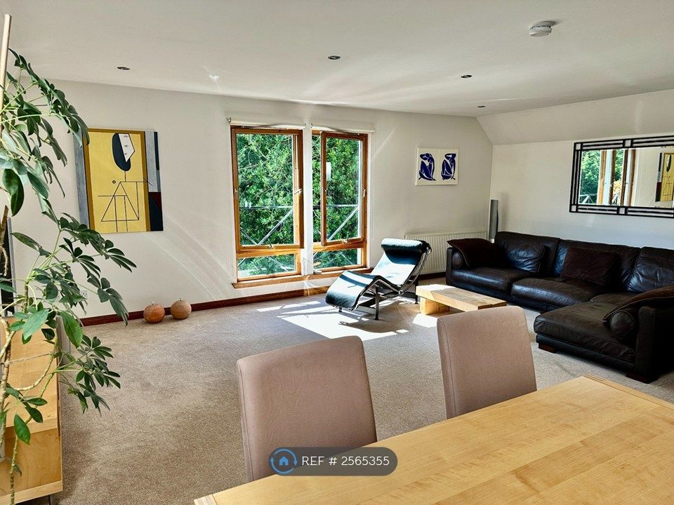Property photo 2 of 11 Lounge