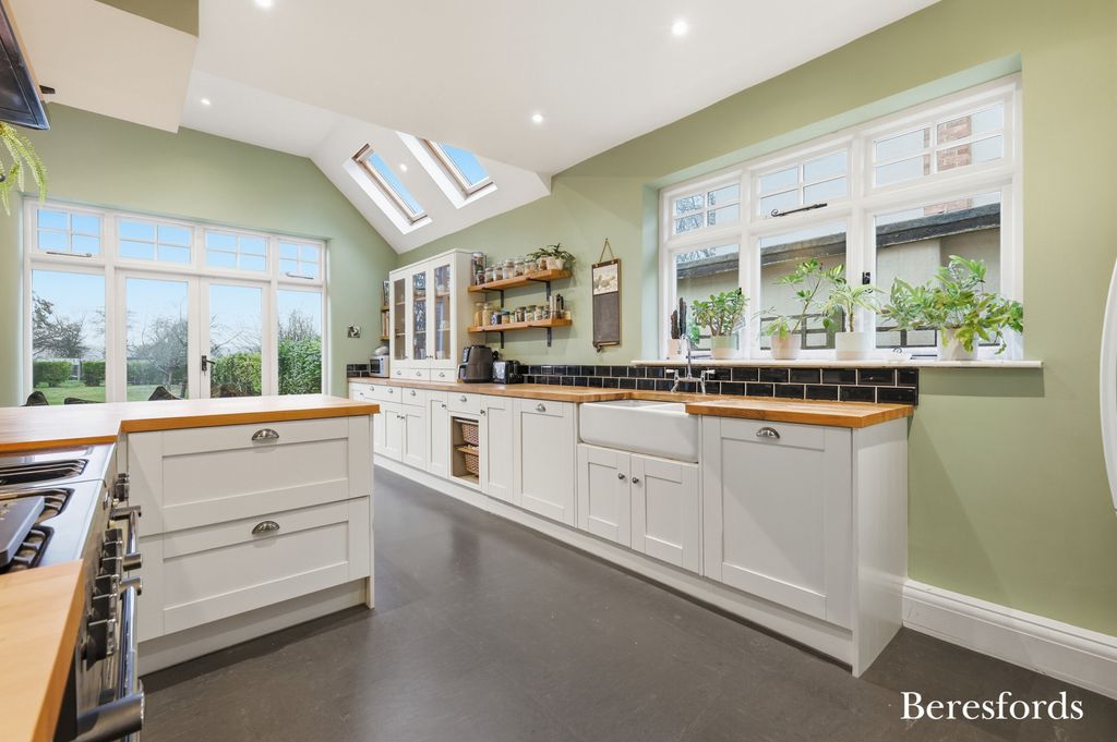 Property photo 3 of 27 Picture No. 15