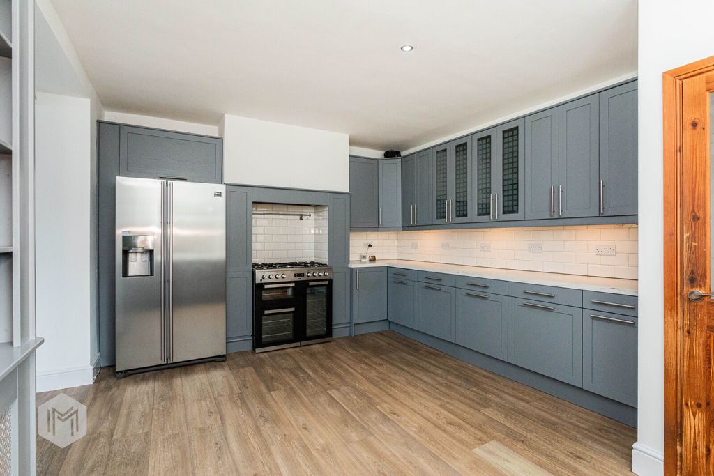 Property photo 2 of 27 Picture No. 11