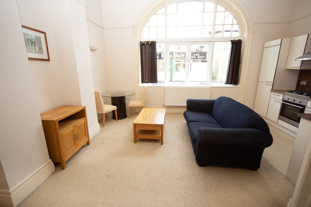 Property photo 3 of 9 Photo 03