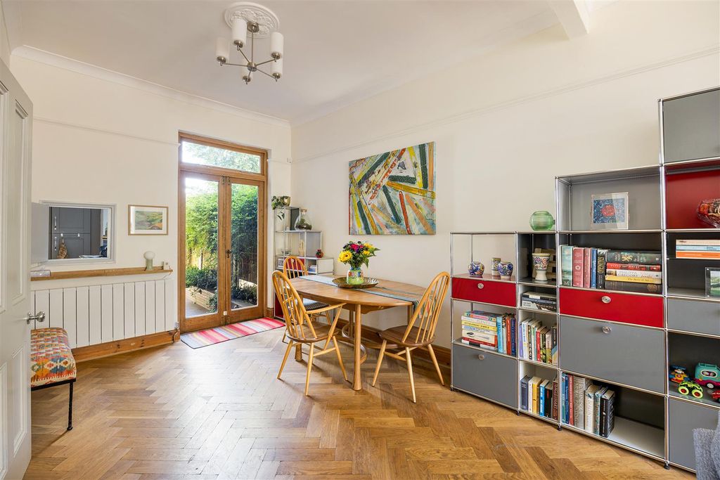 Property photo 3 of 45 Chelmsford Road, E18