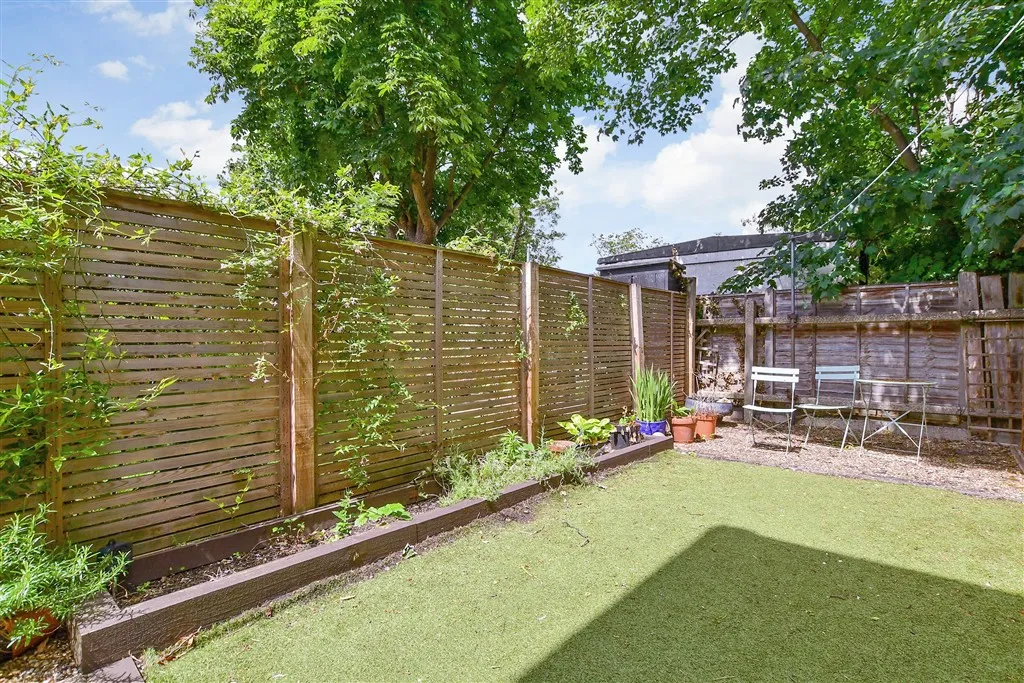 Apartment in London, London Borough of Waltham Forest - More