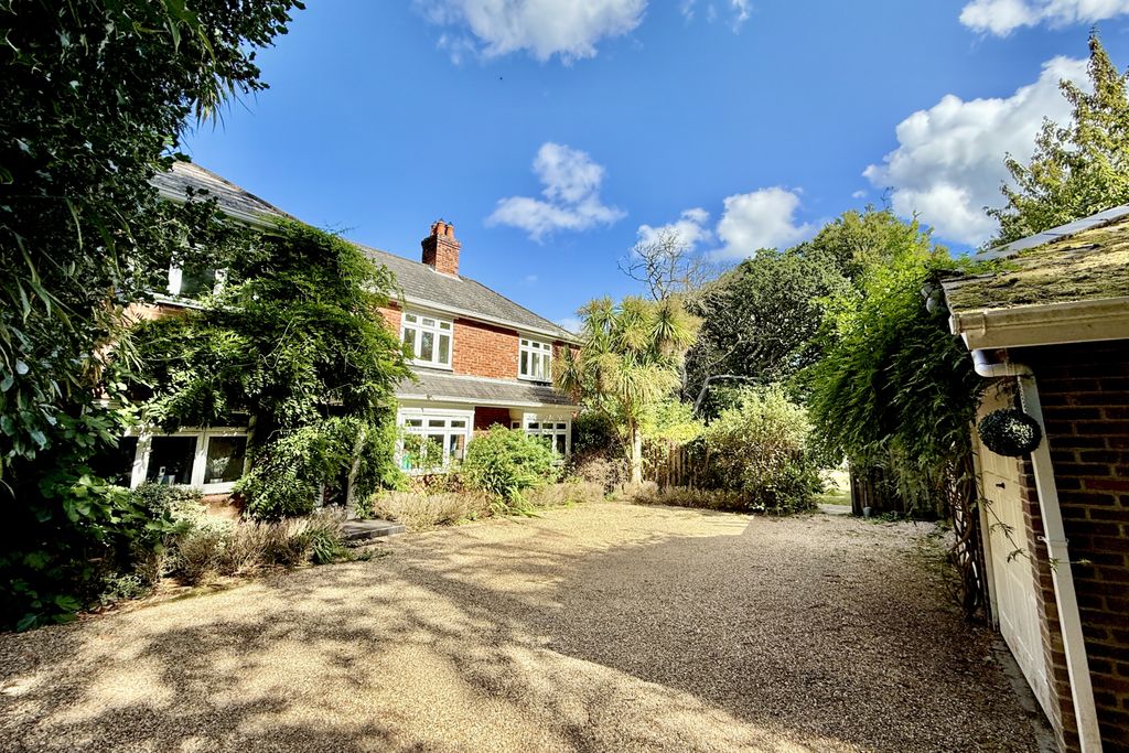 Property photo 1 of 30 4/5 Bedroom Detached House For Sale