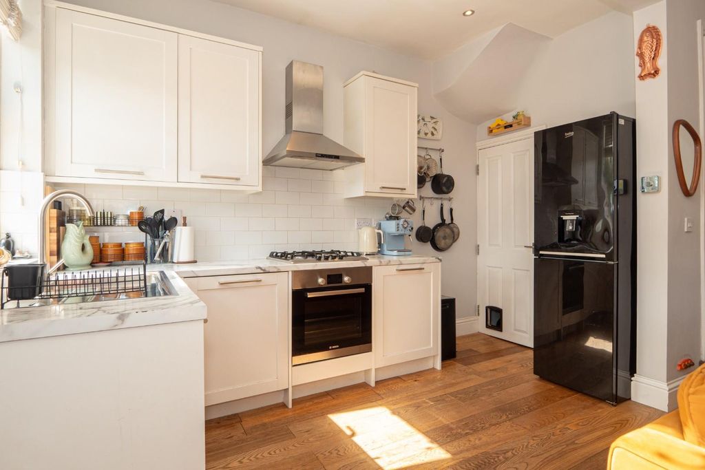 Property photo 3 of 21 Kitchen