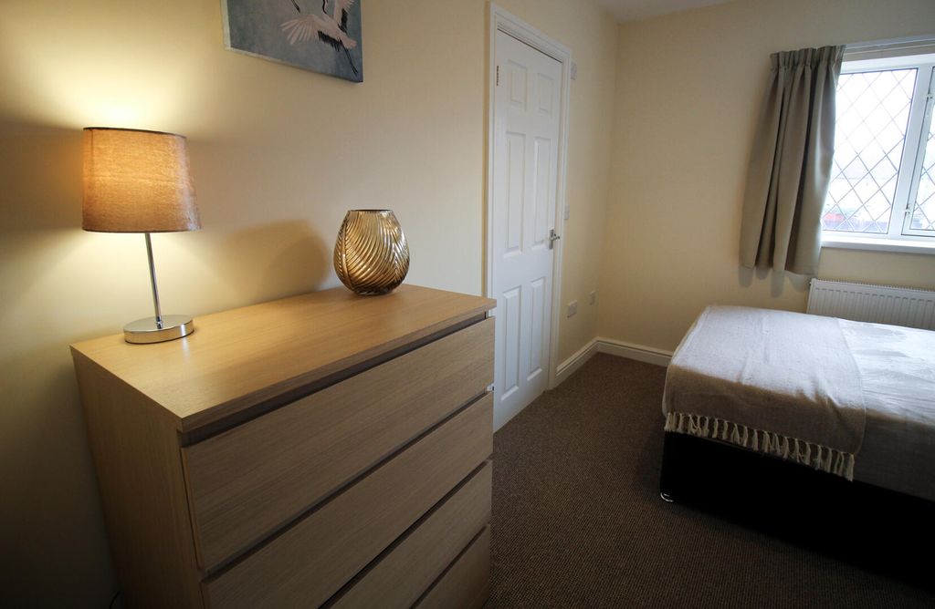 Property photo 3 of 10 Bedroom