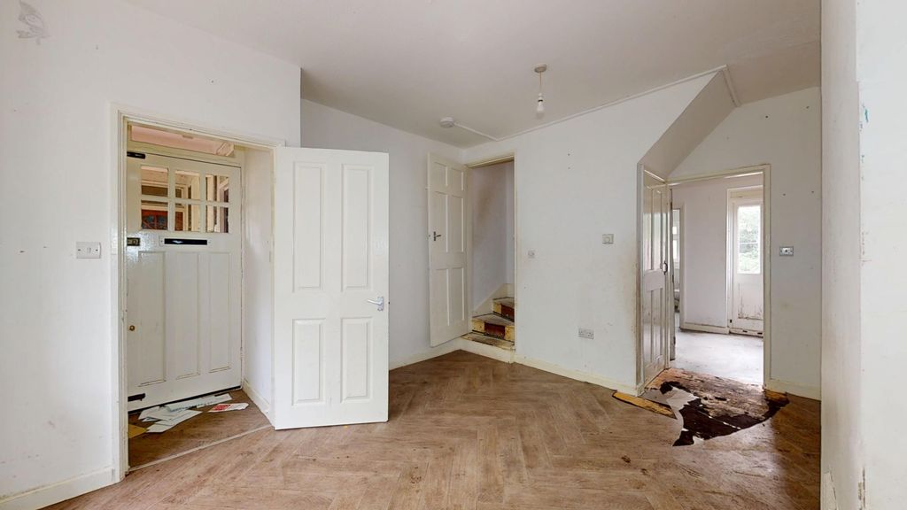 Property photo 1 of 18 65 Henchman Street, Acton, London, W12 0Bw