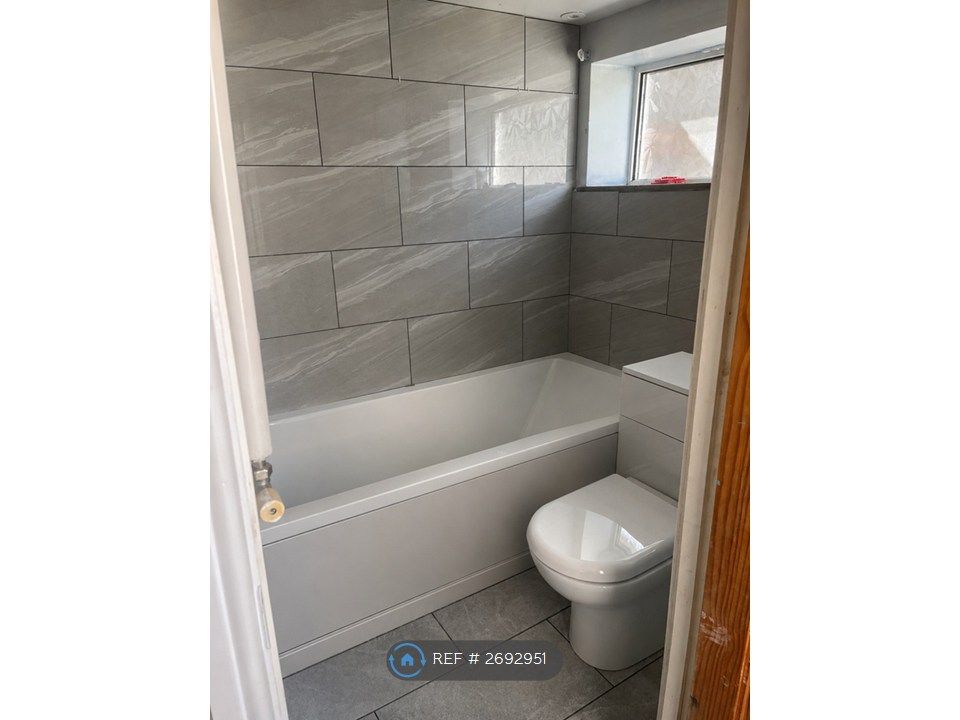 Property photo 2 of 12 Bathroom