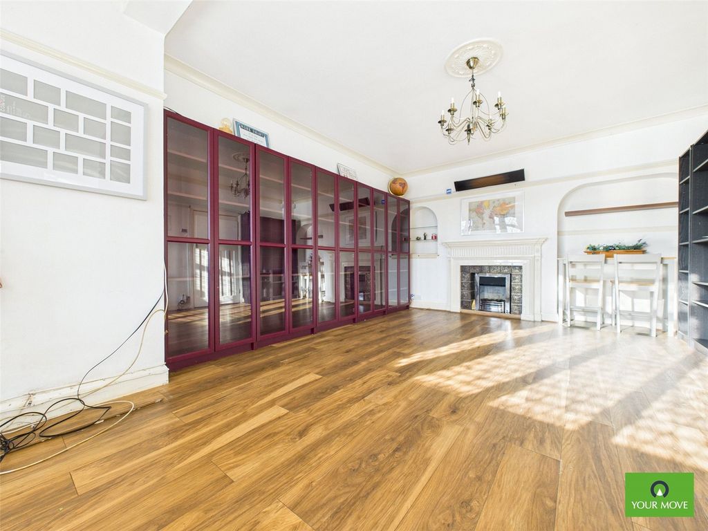 Property photo 2 of 21 Picture No. 01