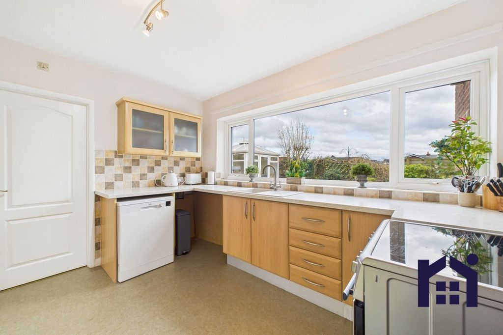 Property photo 2 of 30 Kitchen