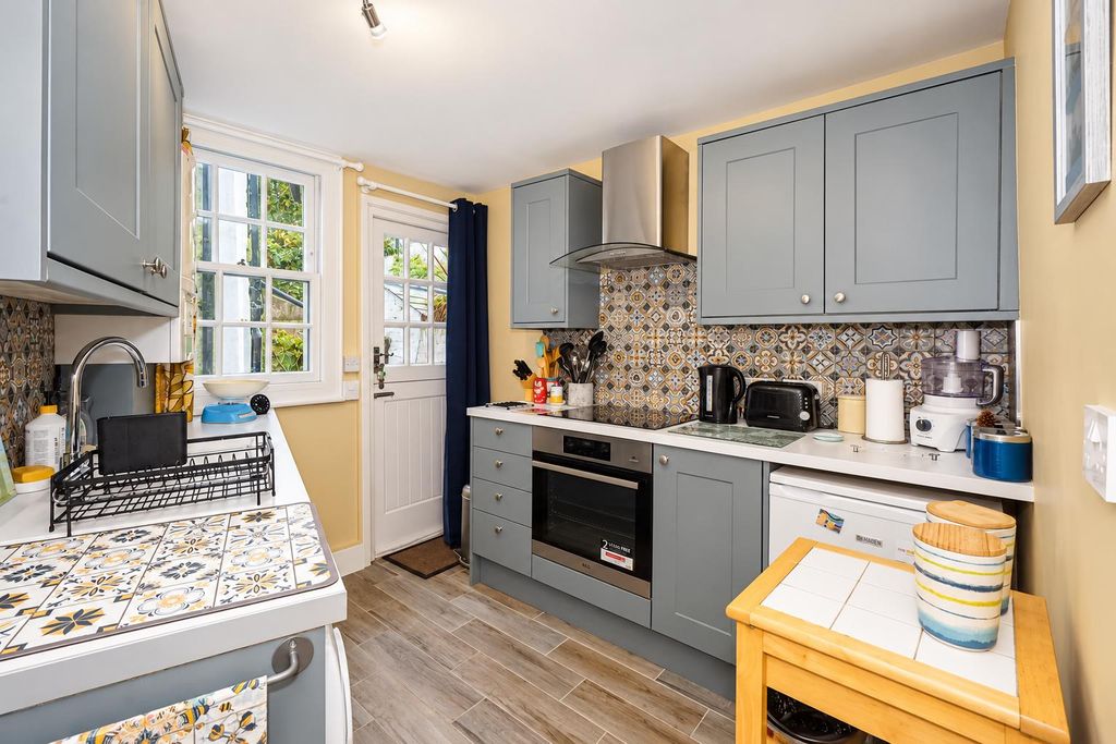 Property photo 3 of 19 Kitchen .Png