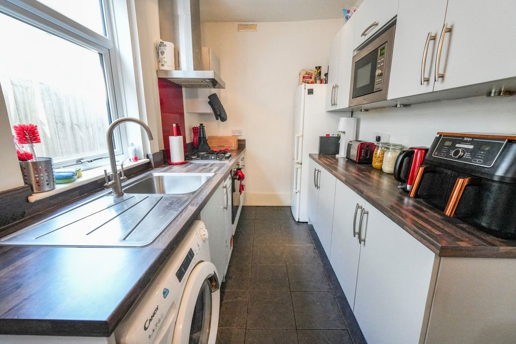 Property photo 3 of 15 Kitchen