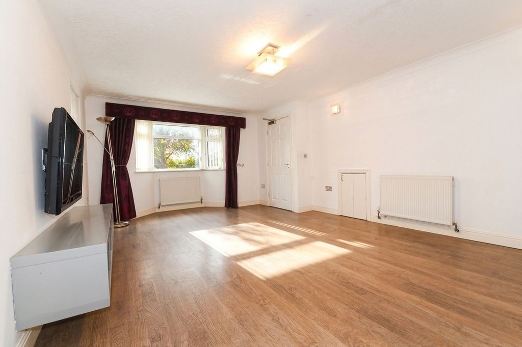 Property photo 2 of 30