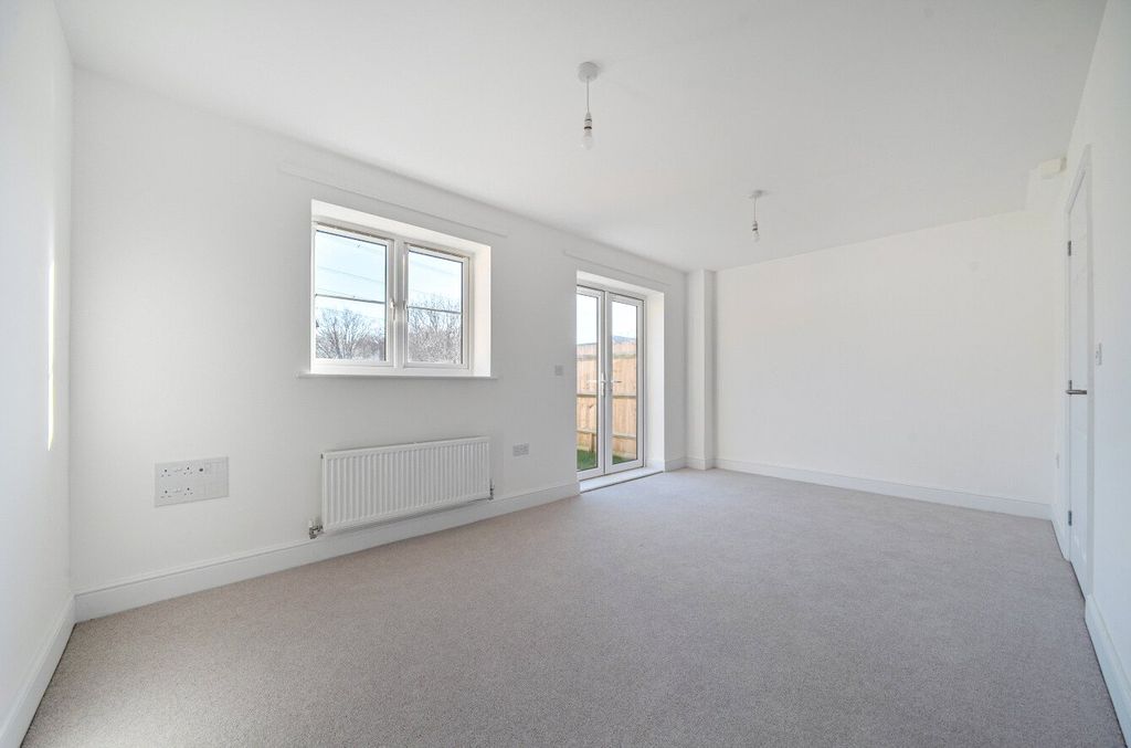 Property photo 3 of 8 Picture No. 13