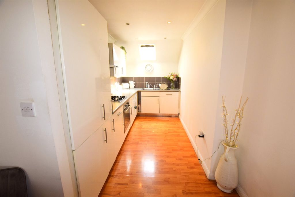 Property photo 3 of 8 Kitchen