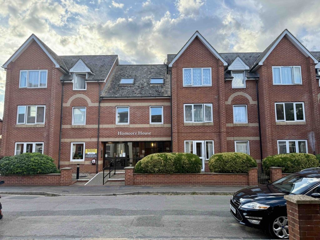 Property photo 1 of 12 1 Bedroom Over 60S Apartment For Sale - Felixstowe - Wainwrights