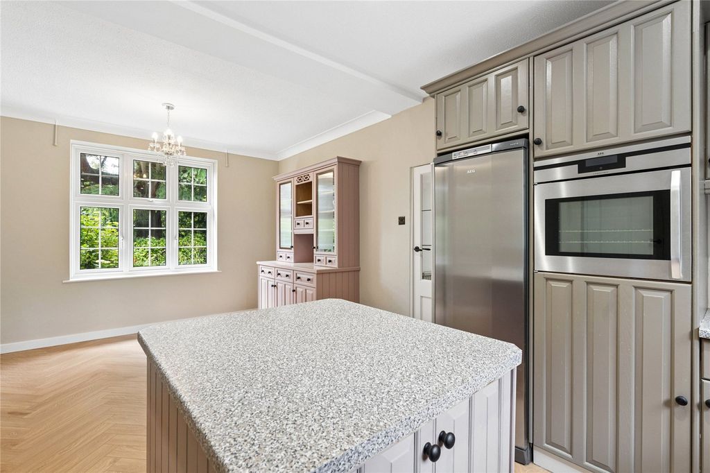 Property photo 3 of 25 Kitchen