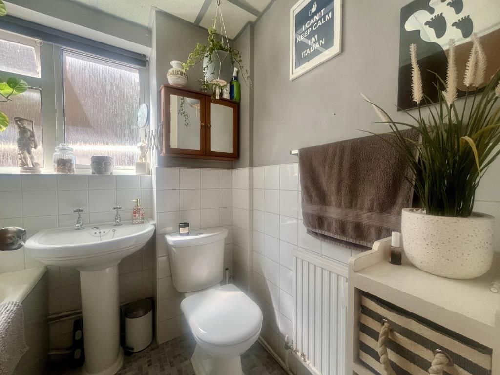 Property photo 3 of 7 Bathroom