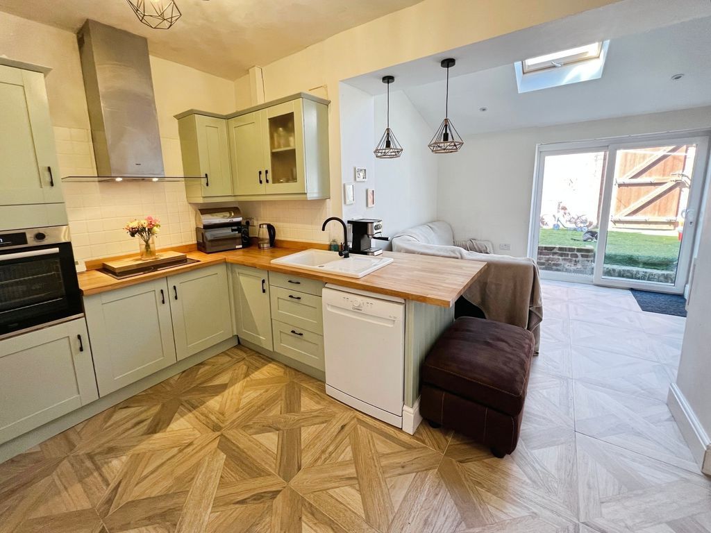 Property photo 3 of 14 Kitchen