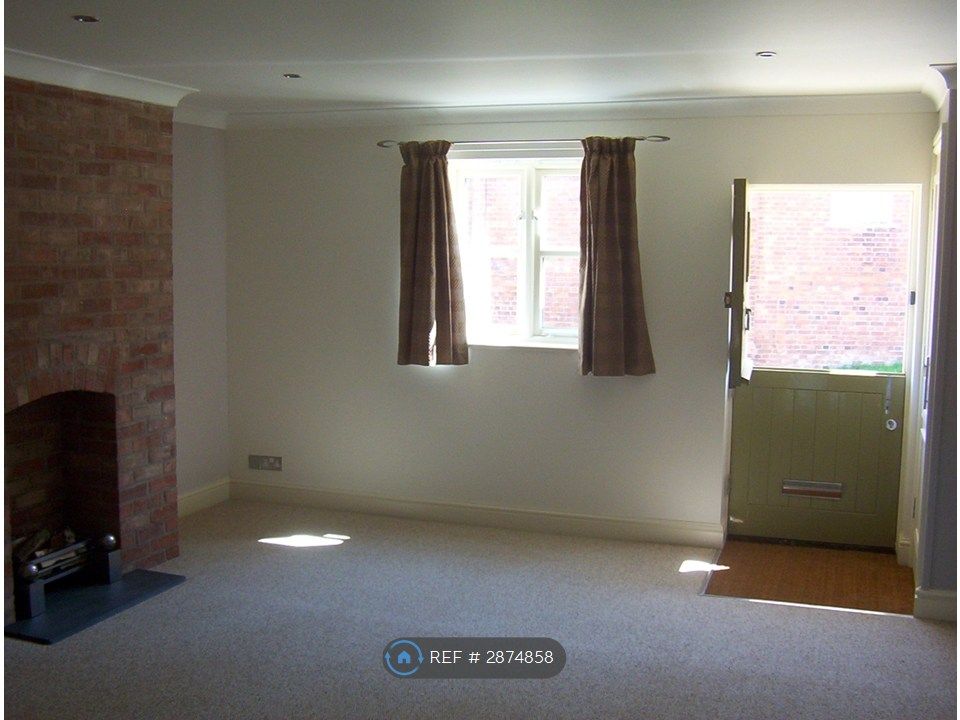 Property photo 3 of 18 Lounge - Stable Door Open
