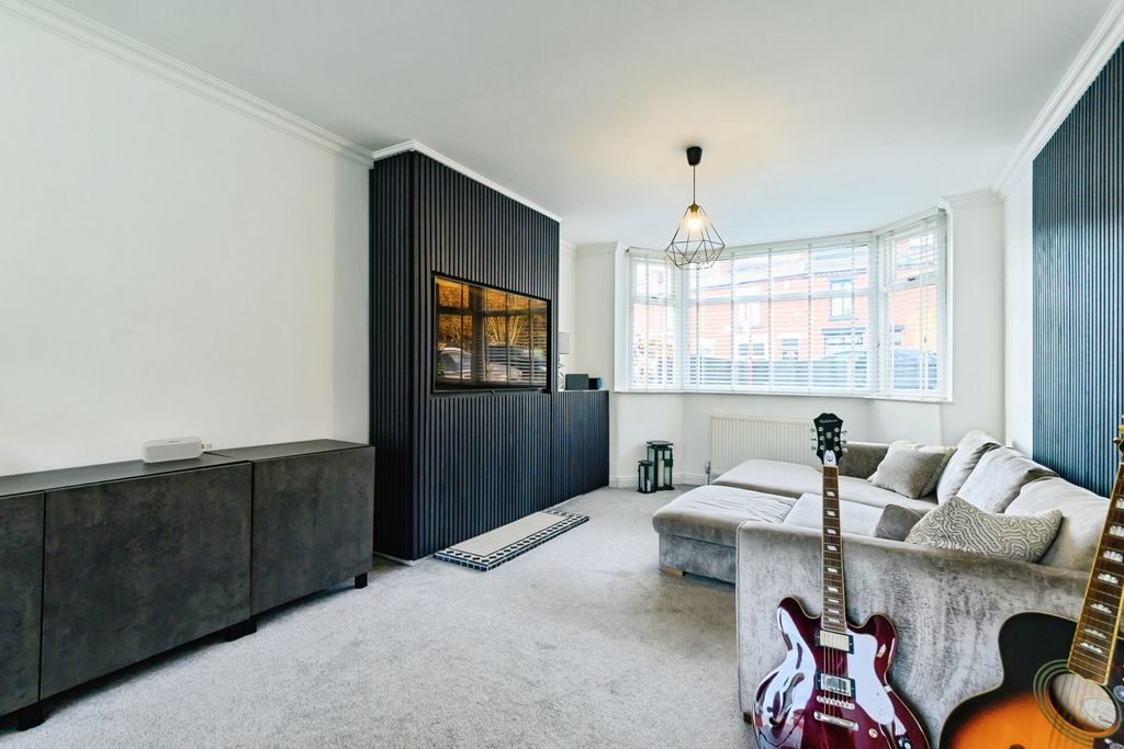 Property photo 2 of 20 Living/Dining Room