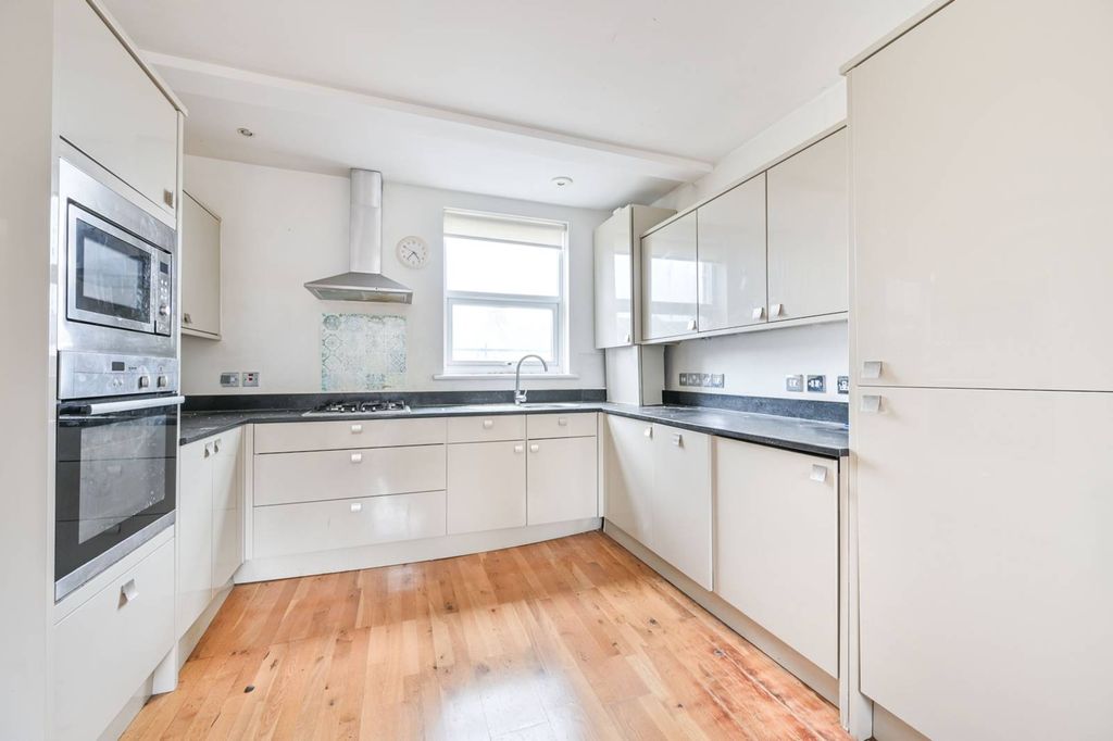 Property photo 2 of 5