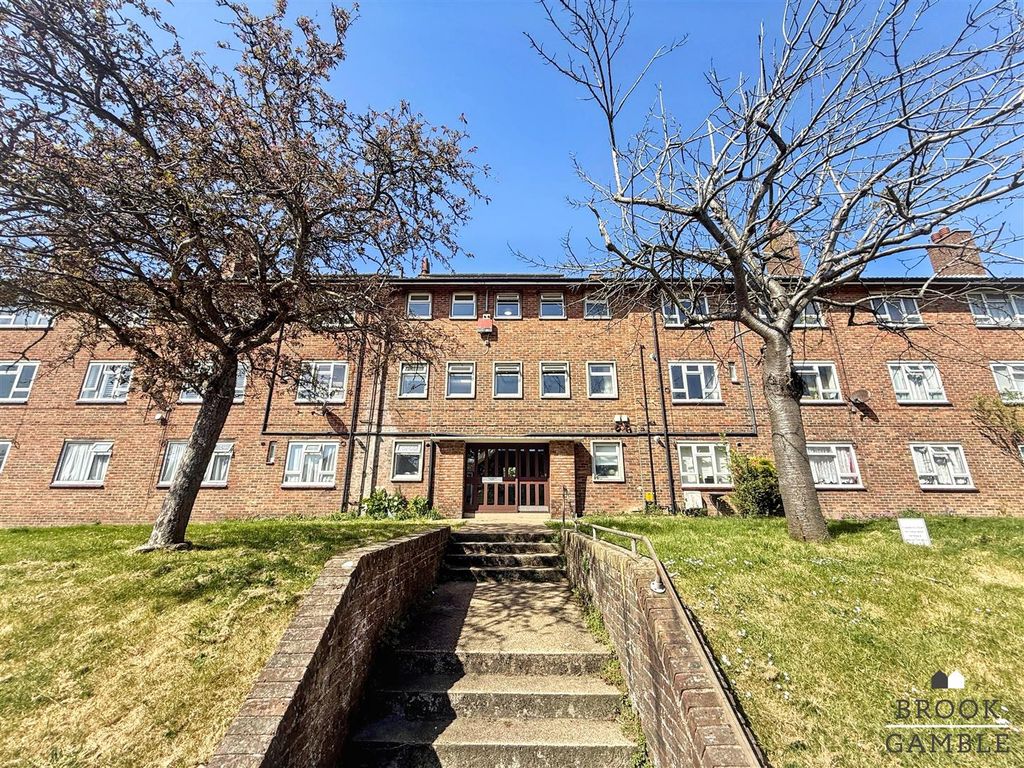 Property photo 1 of 13 01323 438506