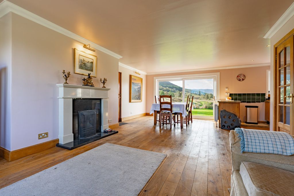 Property photo 3 of 49