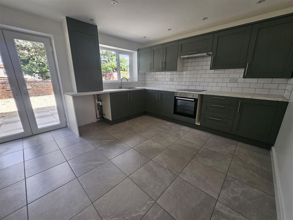 Property photo 3 of 10 Dining Kitchen
