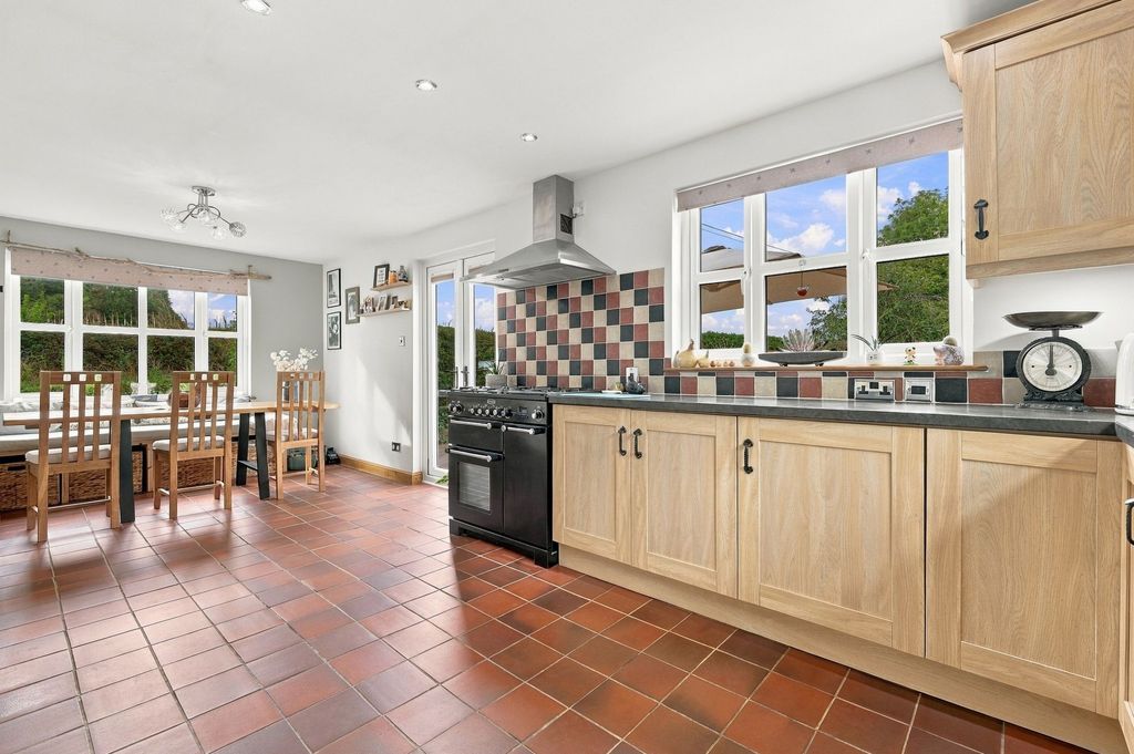 Property photo 3 of 28