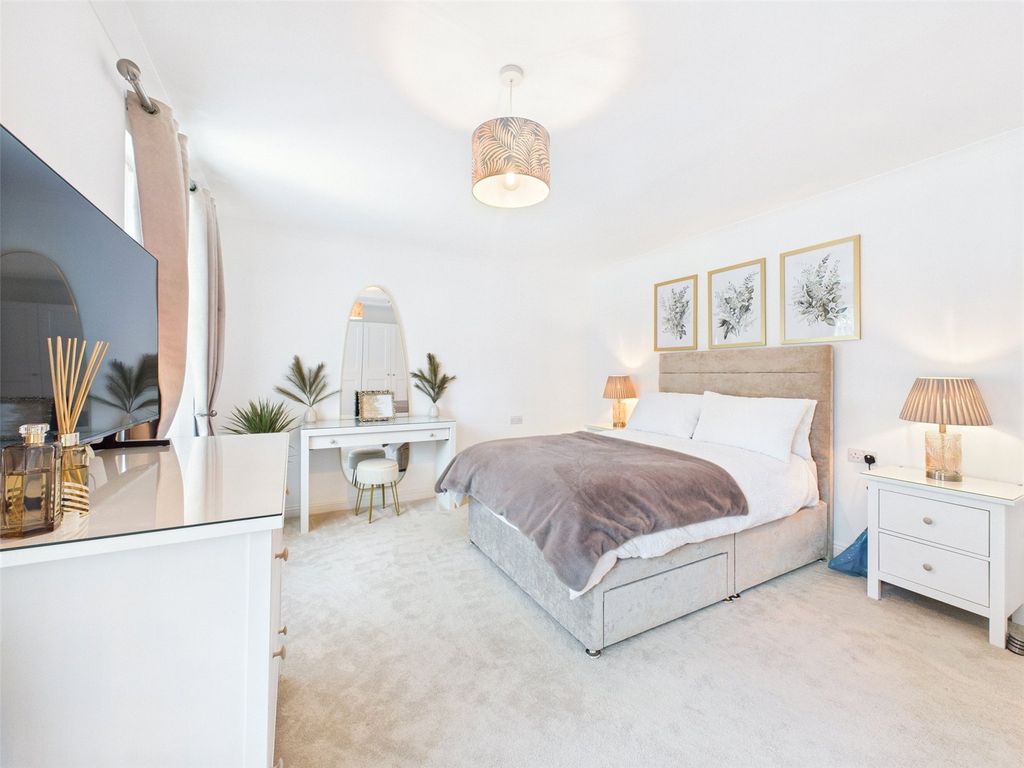 Property photo 3 of 11 Picture No. 14