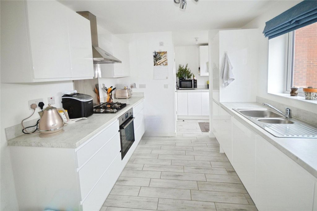 Property photo 2 of 20 Kitchen