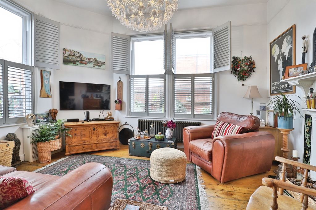 Property photo 2 of 17