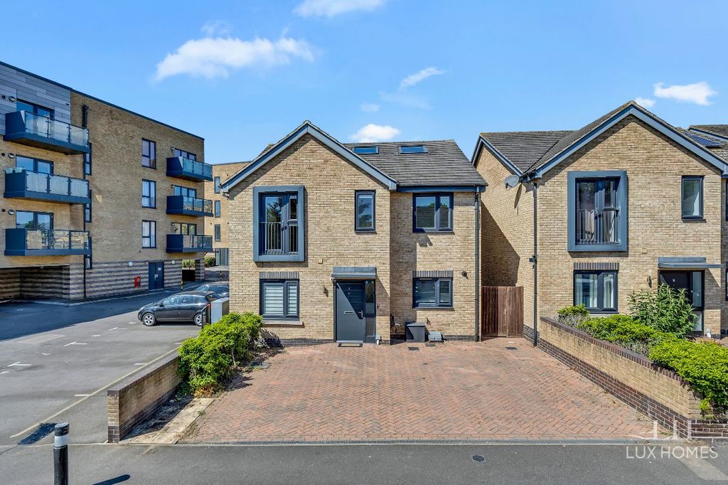 5 bed detached house for salePinnacle Hill, Bexleyheath DA7