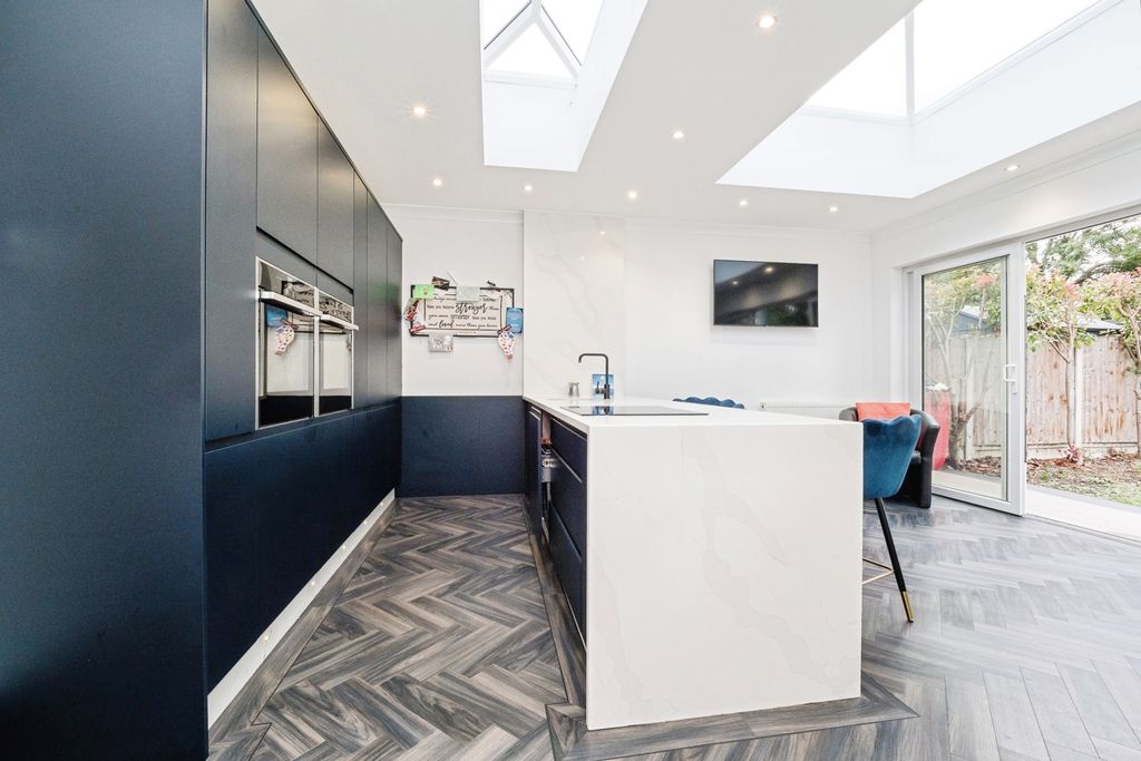 Property photo 2 of 32 Pbox-Img.Jpg