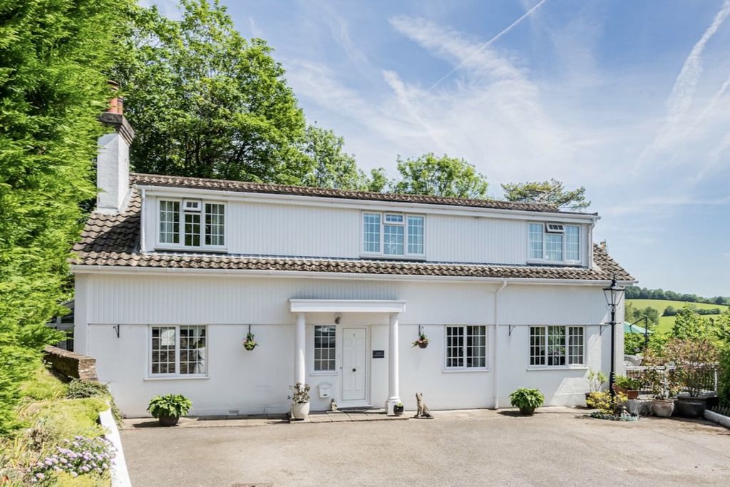 Property photo 1 of 34