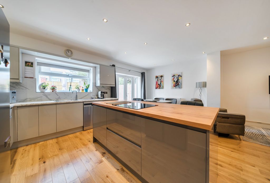 Property photo 3 of 14 1423520-14-69Aec1...