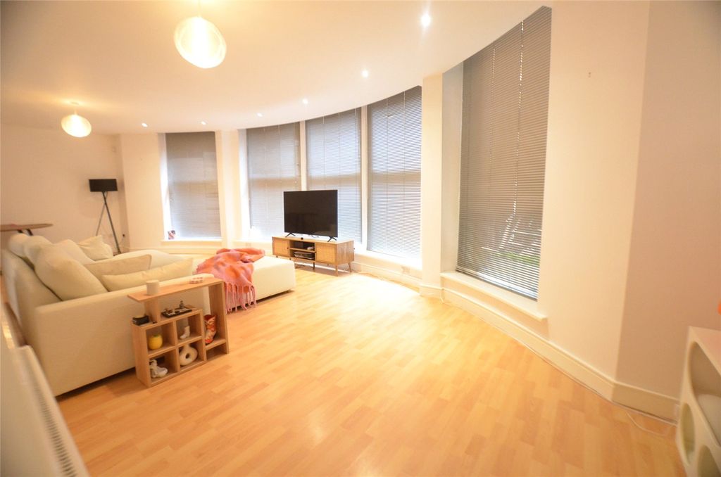 Property photo 2 of 9 Picture No. 11