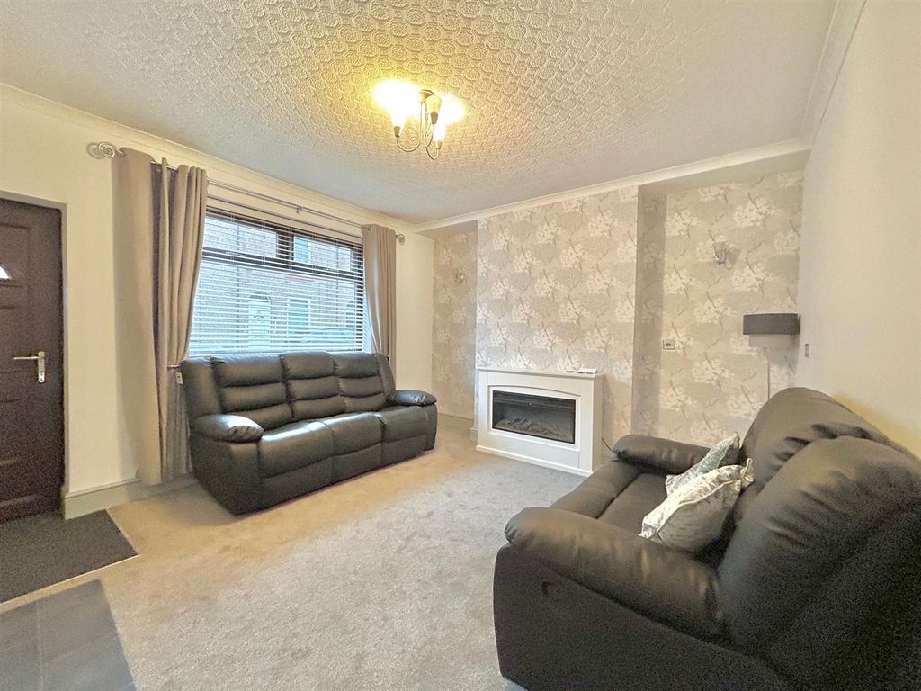 Property photo 2 of 10 Lounge.Jpg