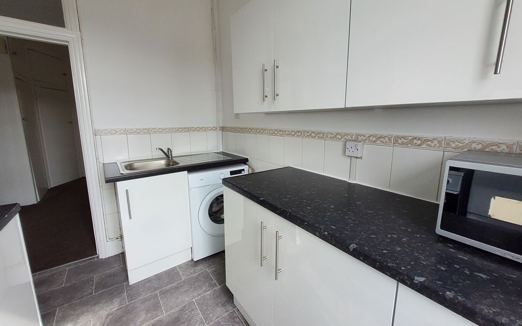 Property photo 3 of 8 Picture No. 15