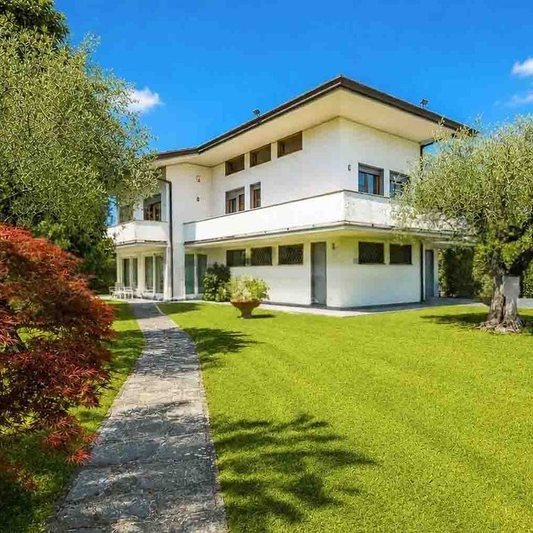 Property photo 1 of 13 Elegant Villa In Forte Dei Marmi, Tuscany
