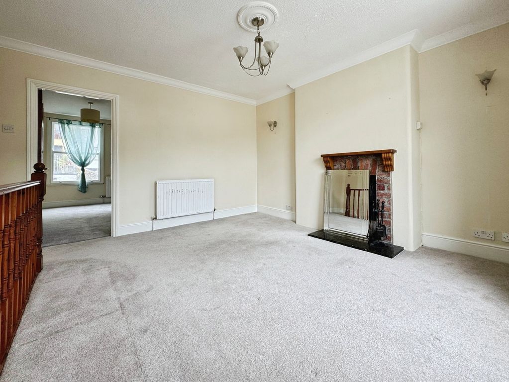 Property photo 2 of 19 Lounge