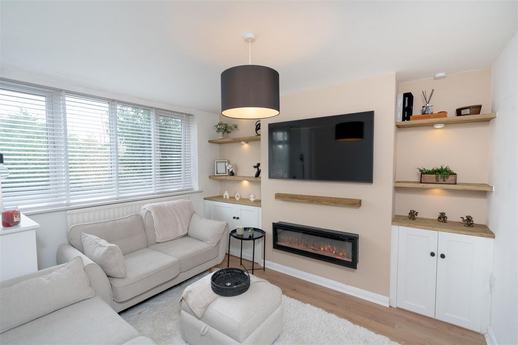 Property photo 2 of 13 Lounge