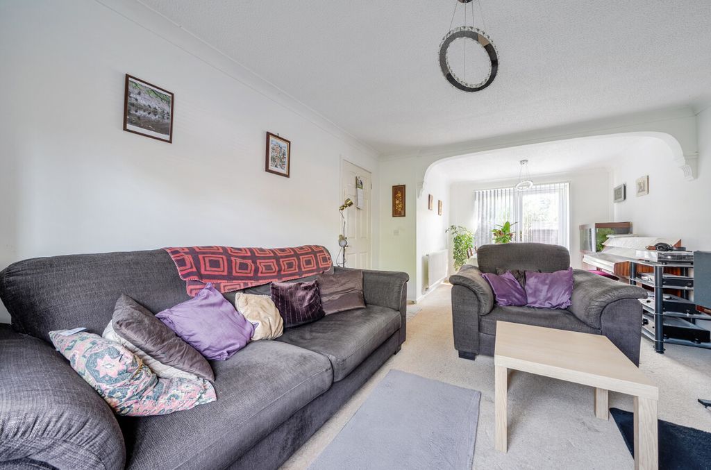 Property photo 3 of 12 1441018-9-69Ef7Dd...