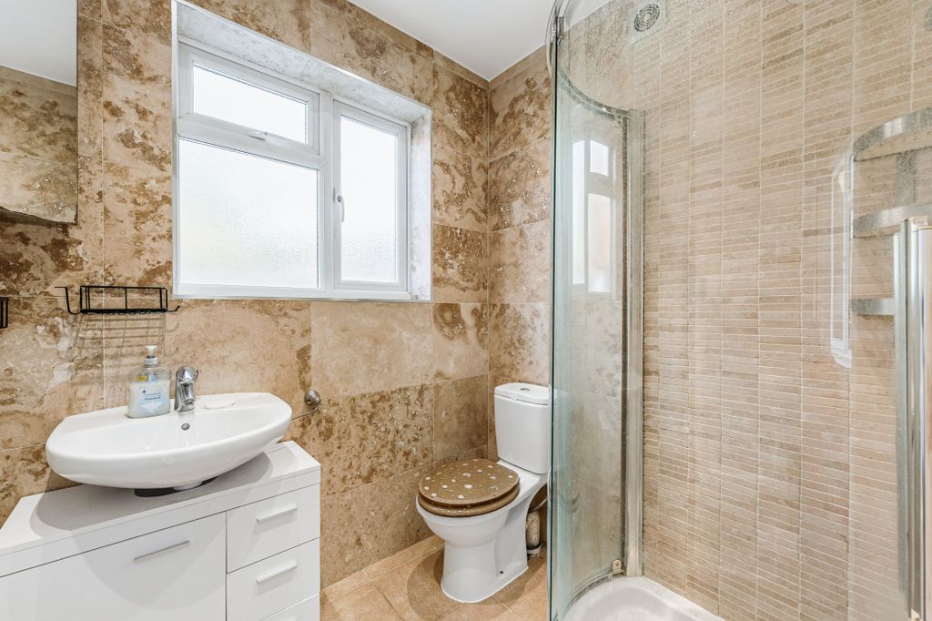 Property photo 3 of 10 Bathroom