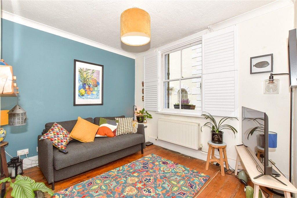 Property photo 1 of 11 Lounge